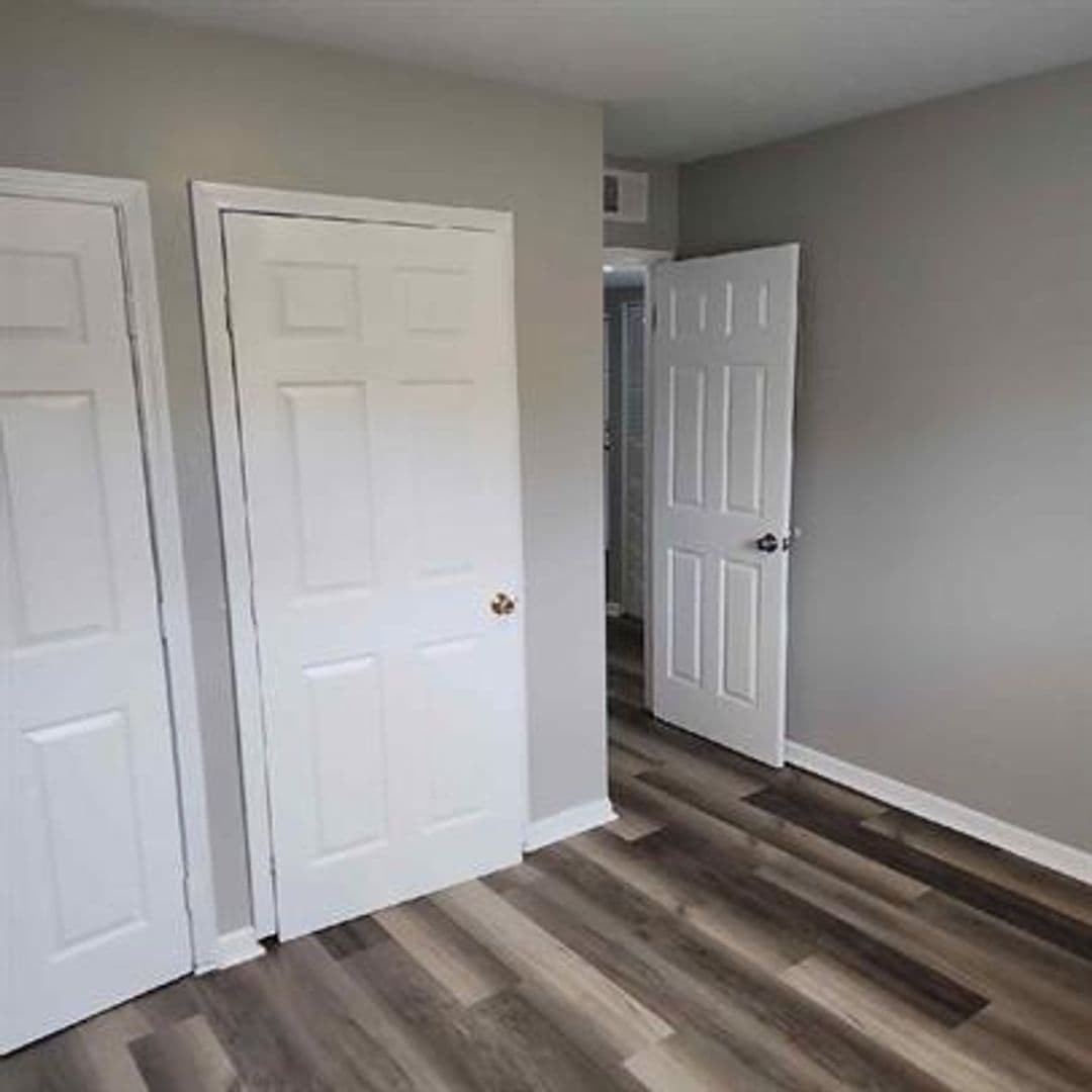 Louisville Apartment: 4900-4903 Saddlebrook Lane