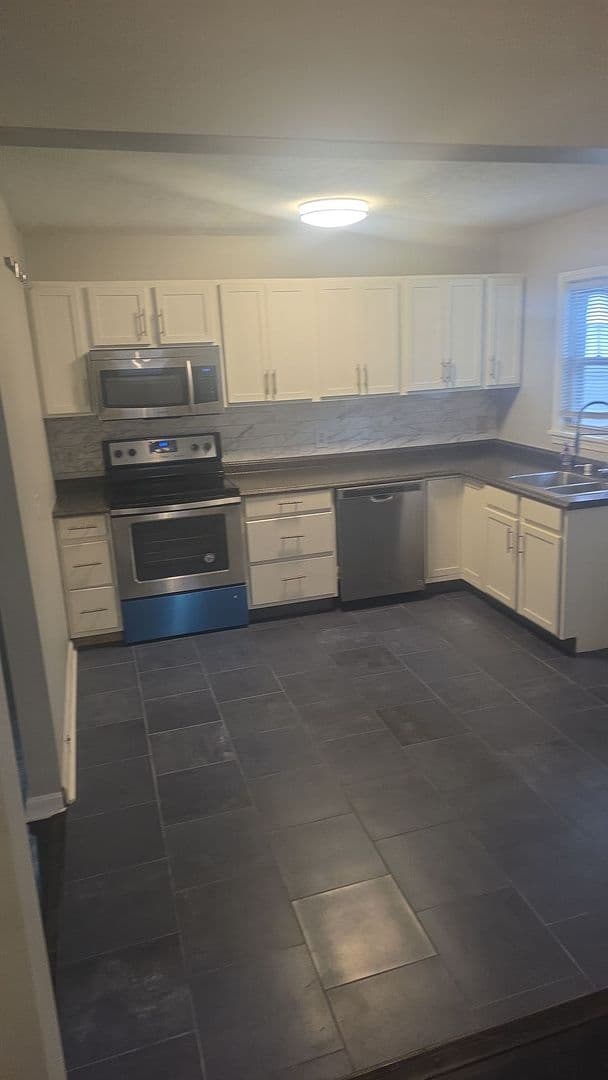 Louisville House: 6805 Creston Drive