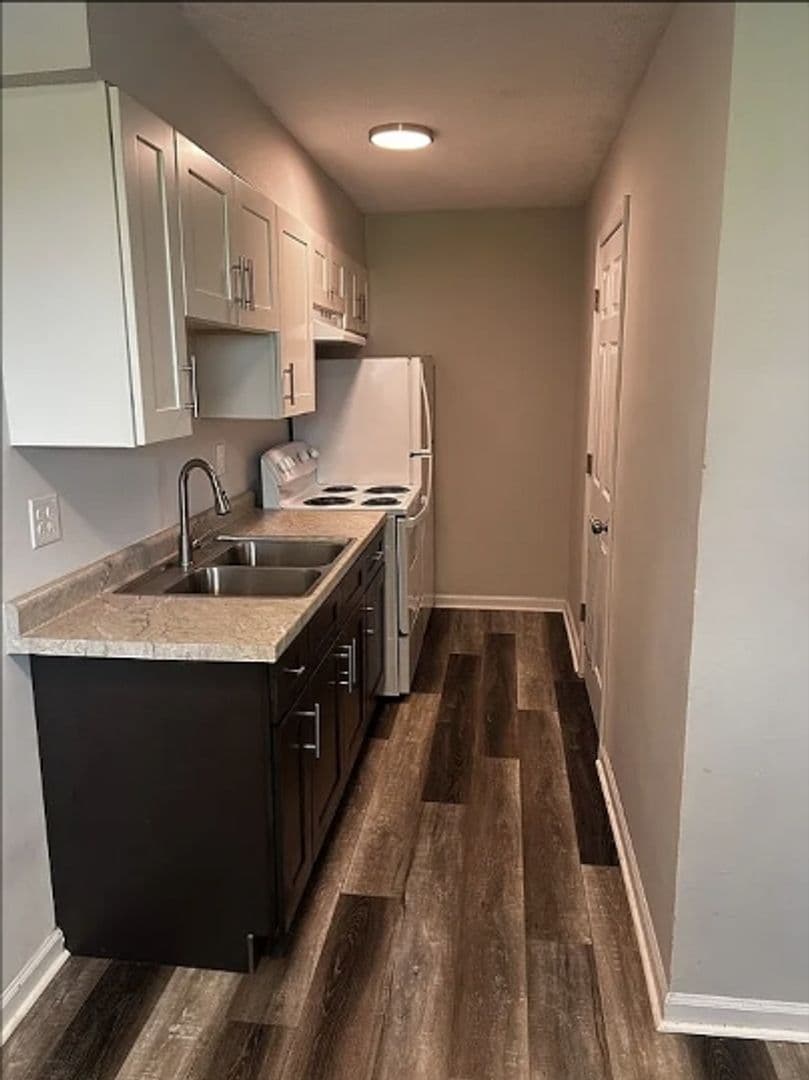 Radcliff Apartment: 388 Elmwood Drive