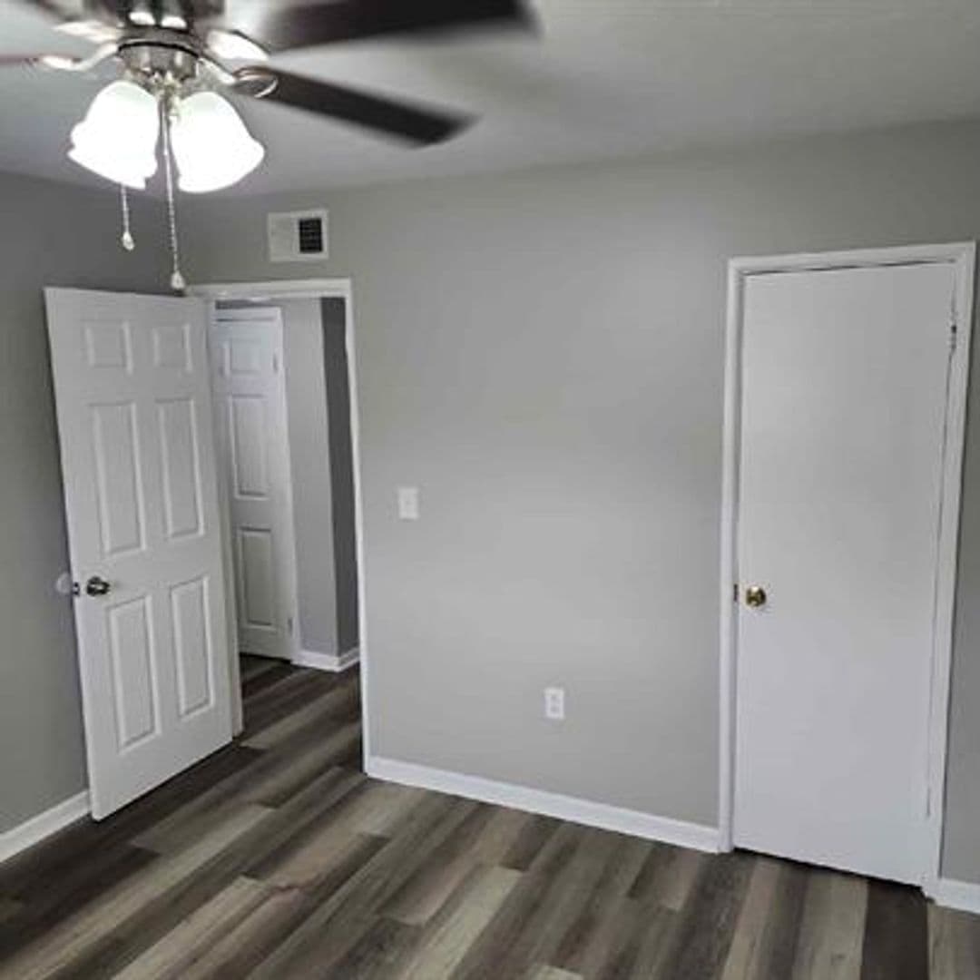 Louisville Apartment: 4900-4903 Saddlebrook Lane