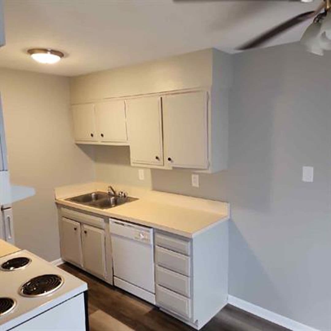 Louisville Apartment: 4900-4903 Saddlebrook Lane