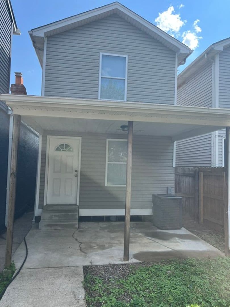 Louisville House: 911 East Madison