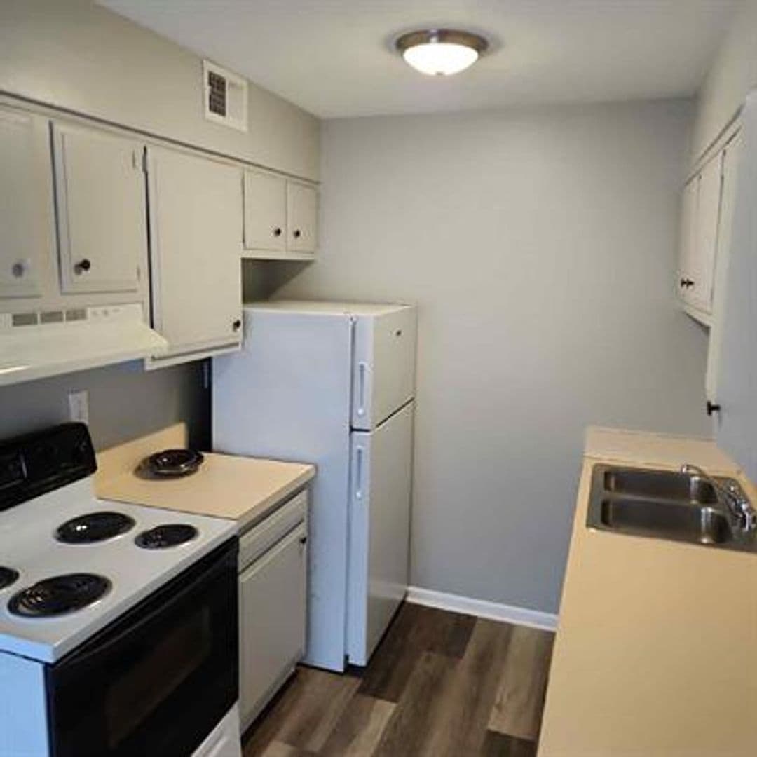 Louisville Apartment: 4900-4903 Saddlebrook Lane