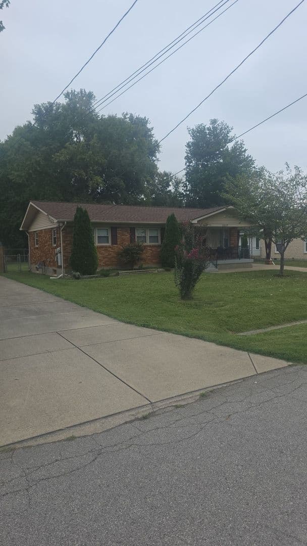 Louisville House: 6805 Creston Drive