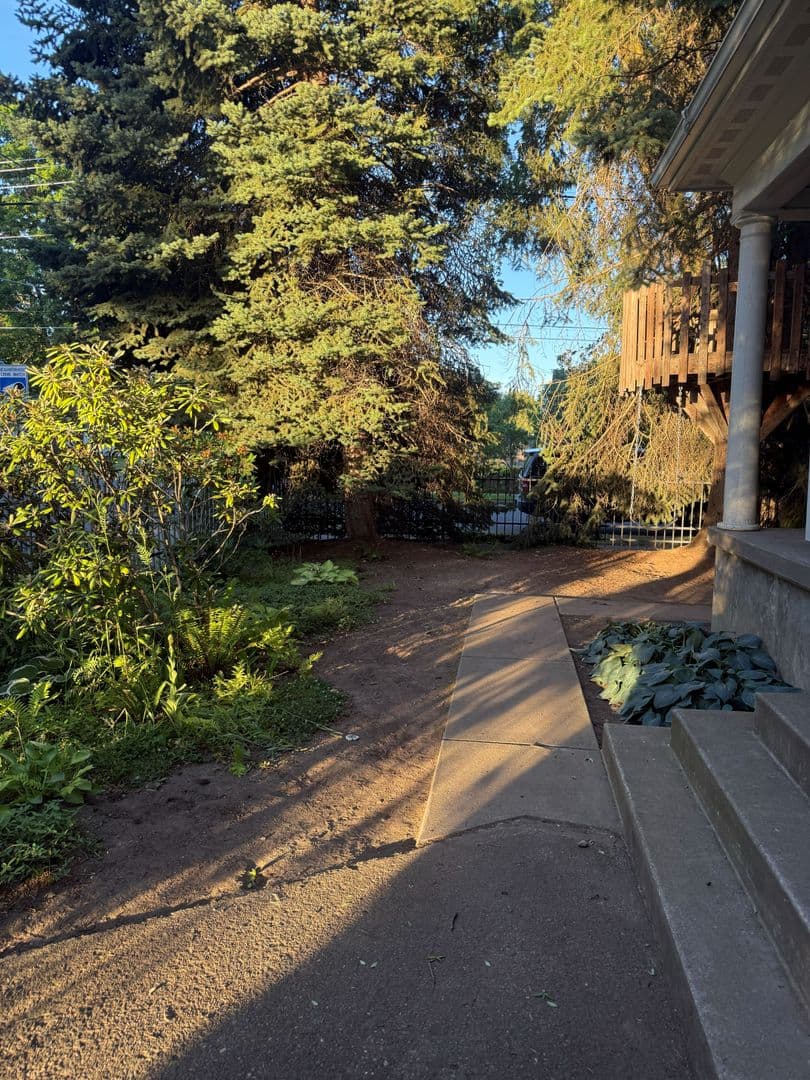 Coeur d' Alene House: 420 E. Montana Ave.