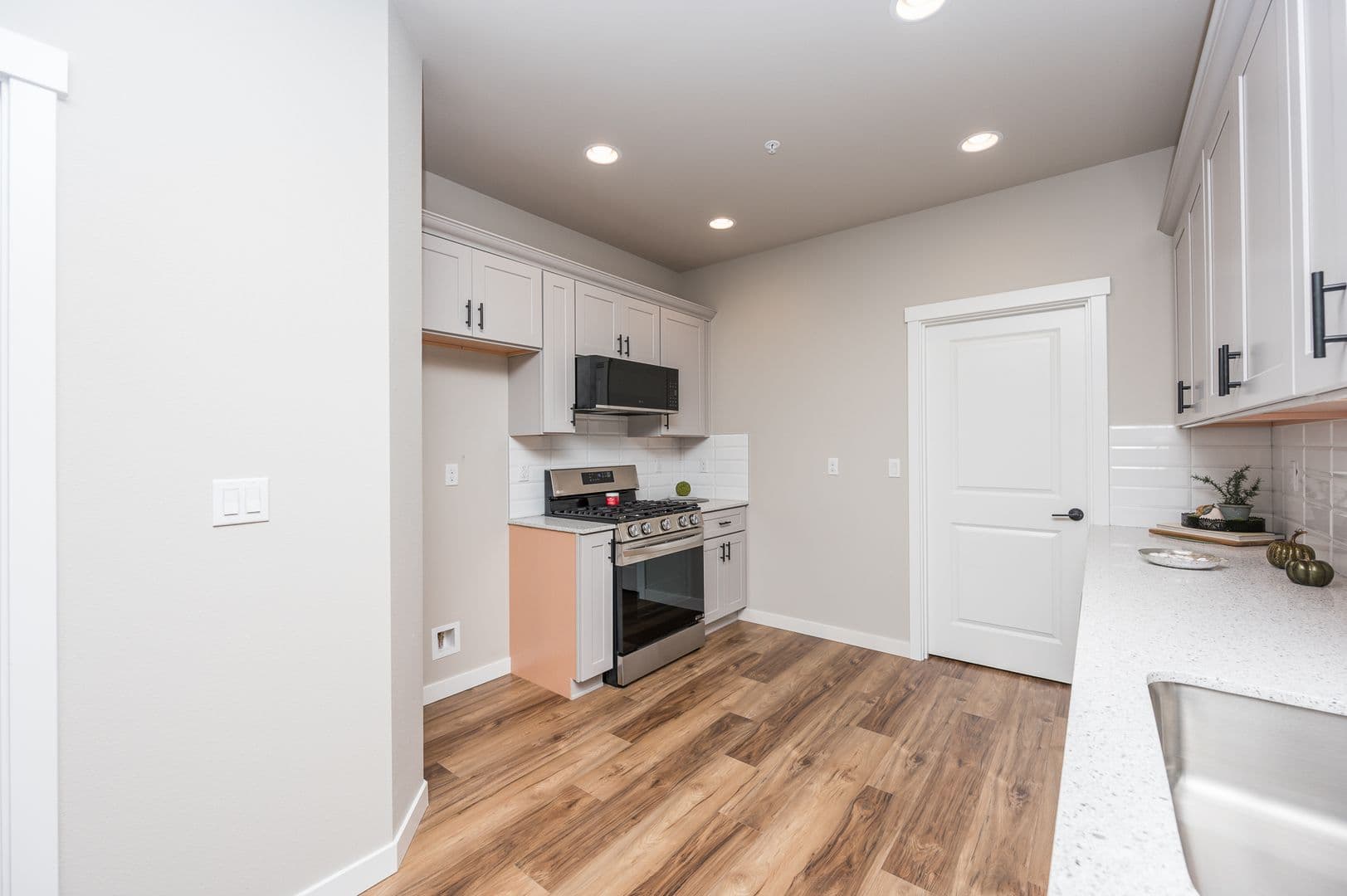 Puyallup Apartment: 4002 10th Street SE