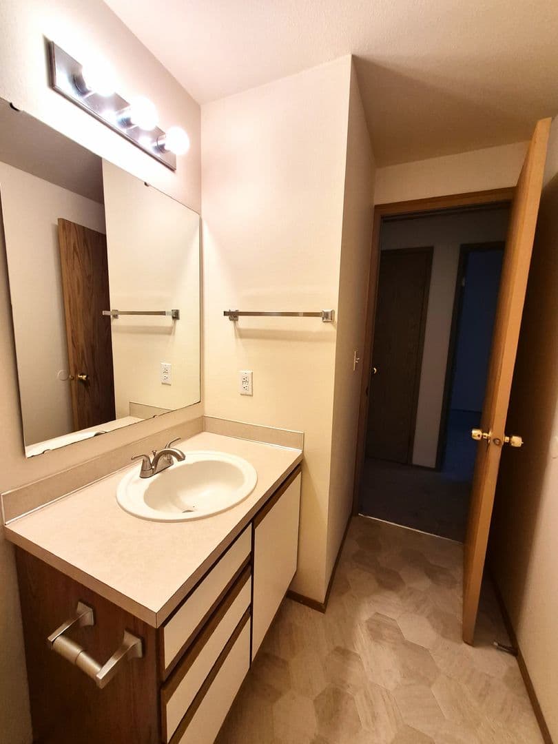 Bonney Lake Apartment: 9006 Main St E