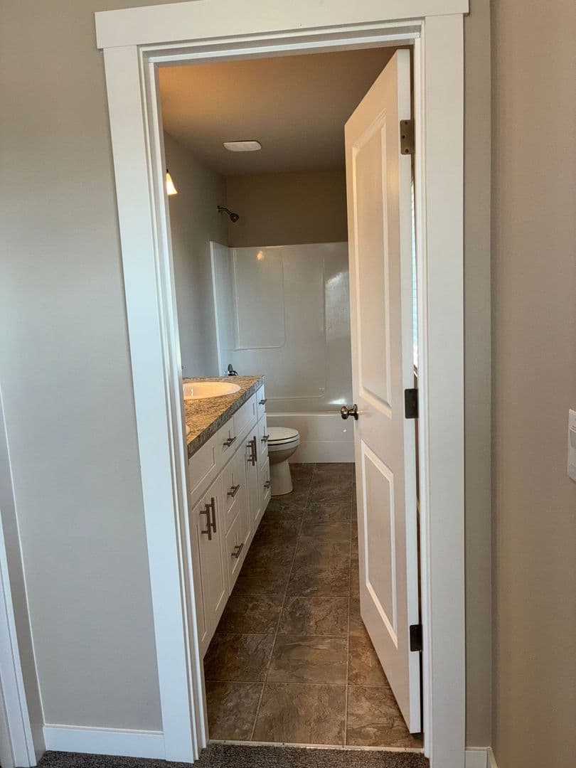 Puyallup Apartment: Various Addresses