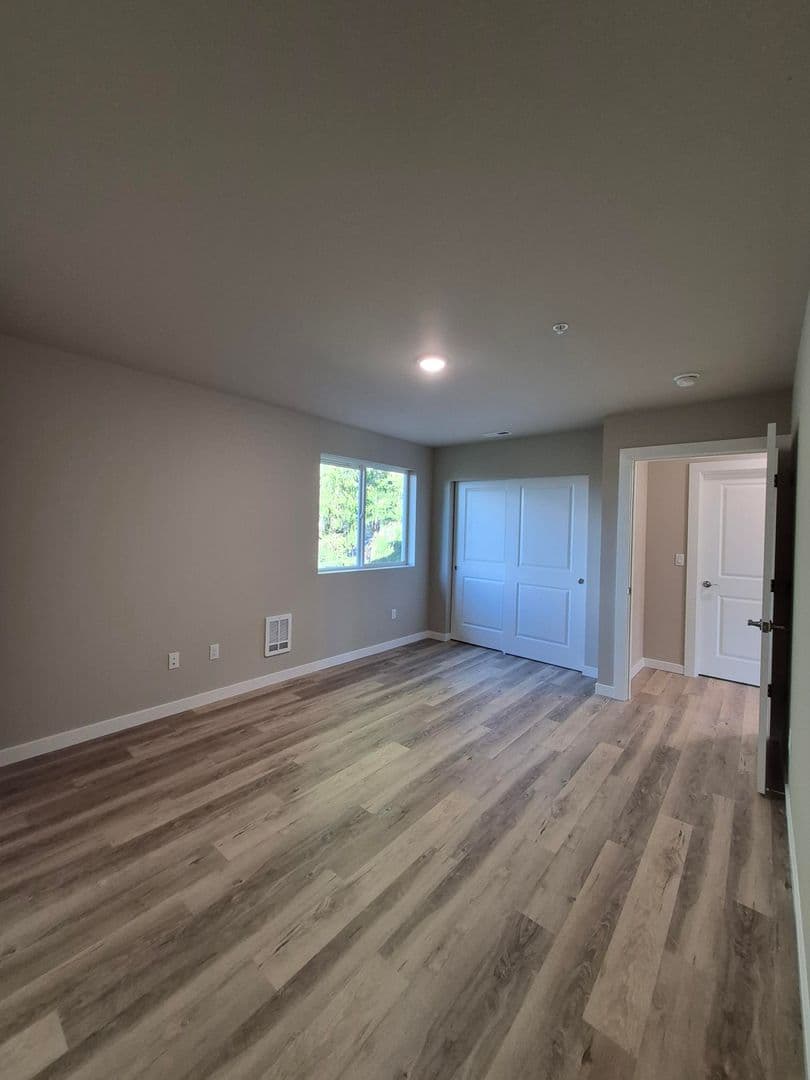 Puyallup Apartment: Various Addresses