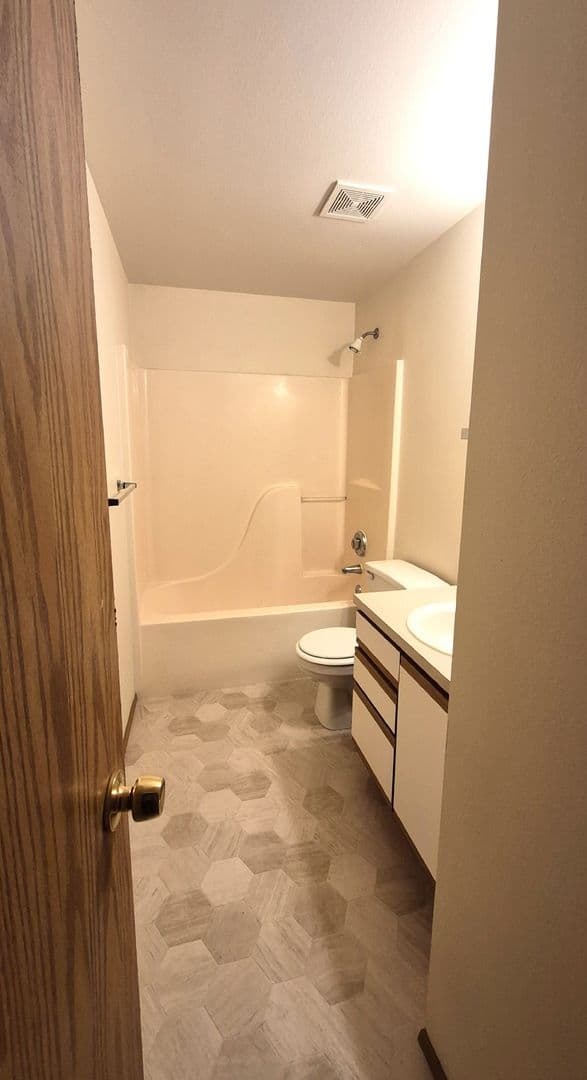 Bonney Lake Apartment: 9006 Main St E