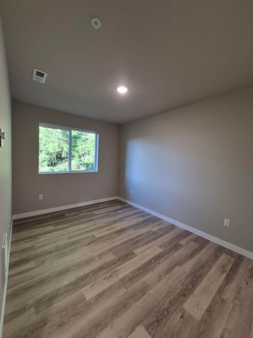 Puyallup Apartment: Various Addresses