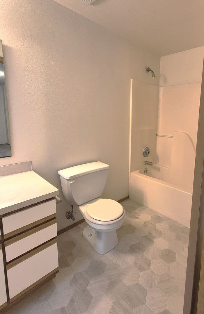Bonney Lake Apartment: 9006 Main St E