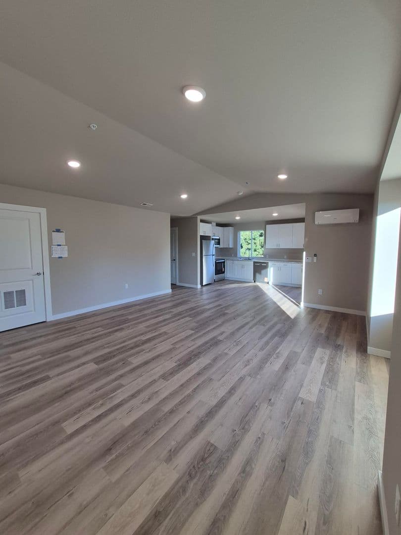 Puyallup Apartment: Various Addresses