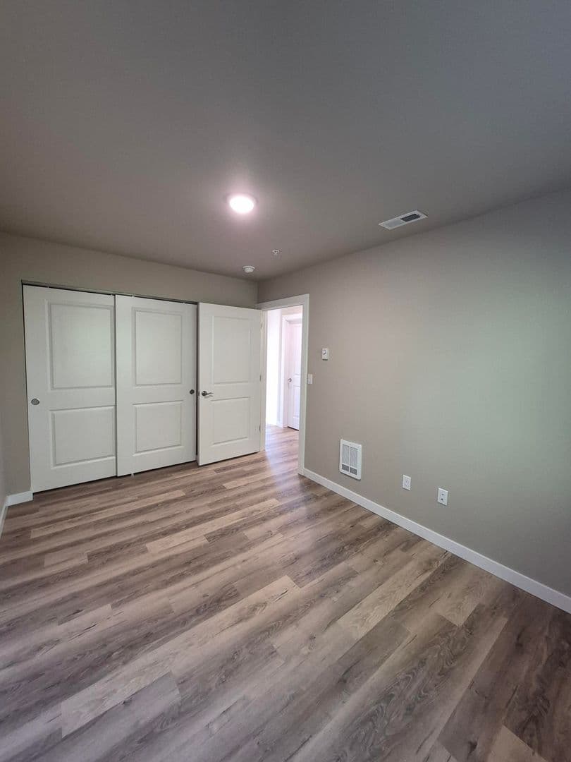 Puyallup Apartment: Various Addresses