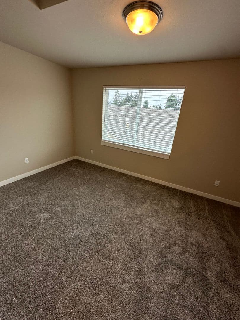 Puyallup Apartment: Various Addresses
