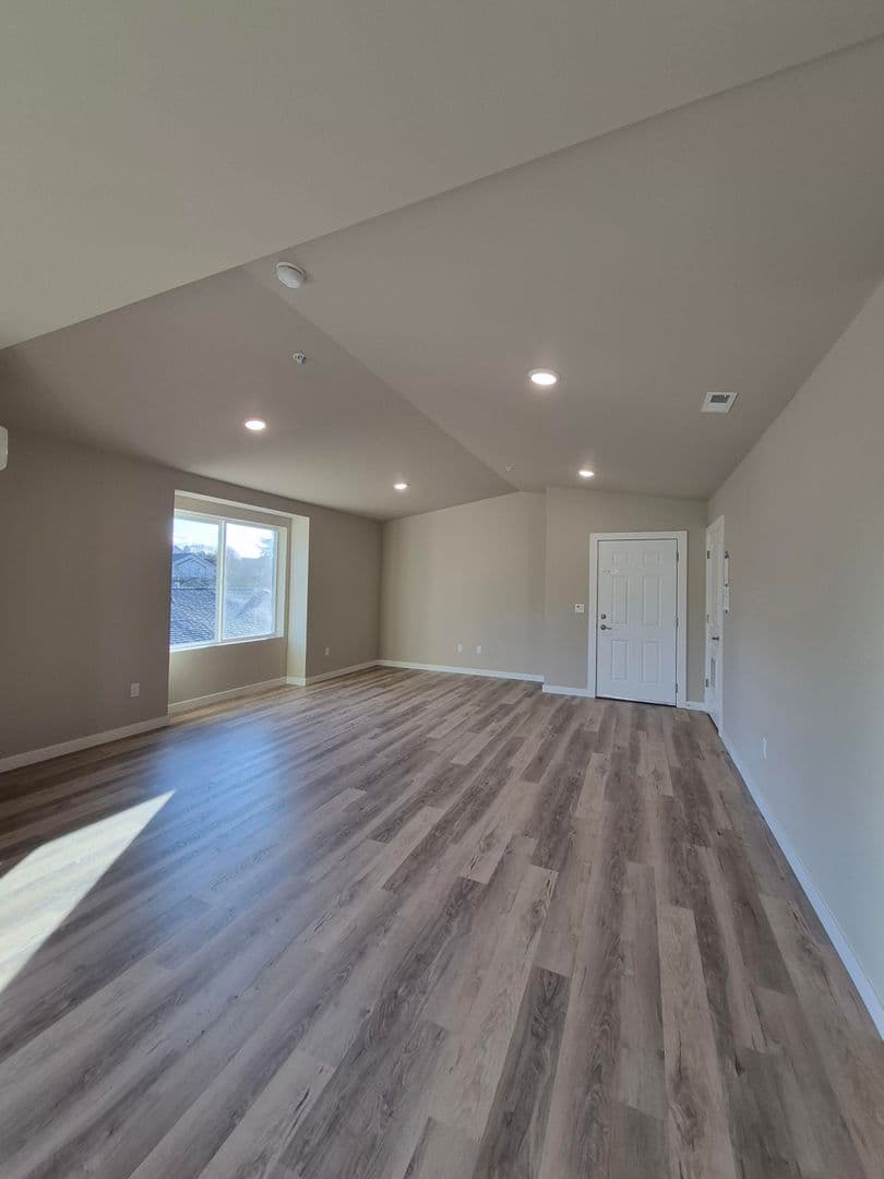 Puyallup Apartment: Various Addresses