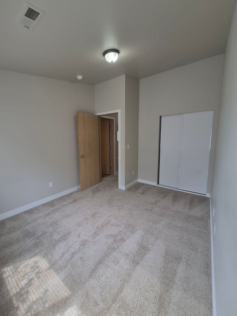 Puyallup Apartment: Various Addresses