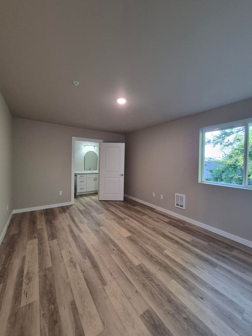 Puyallup Apartment: Various Addresses