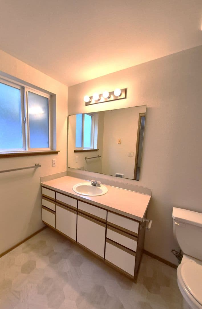 Bonney Lake Apartment: 9006 Main St E