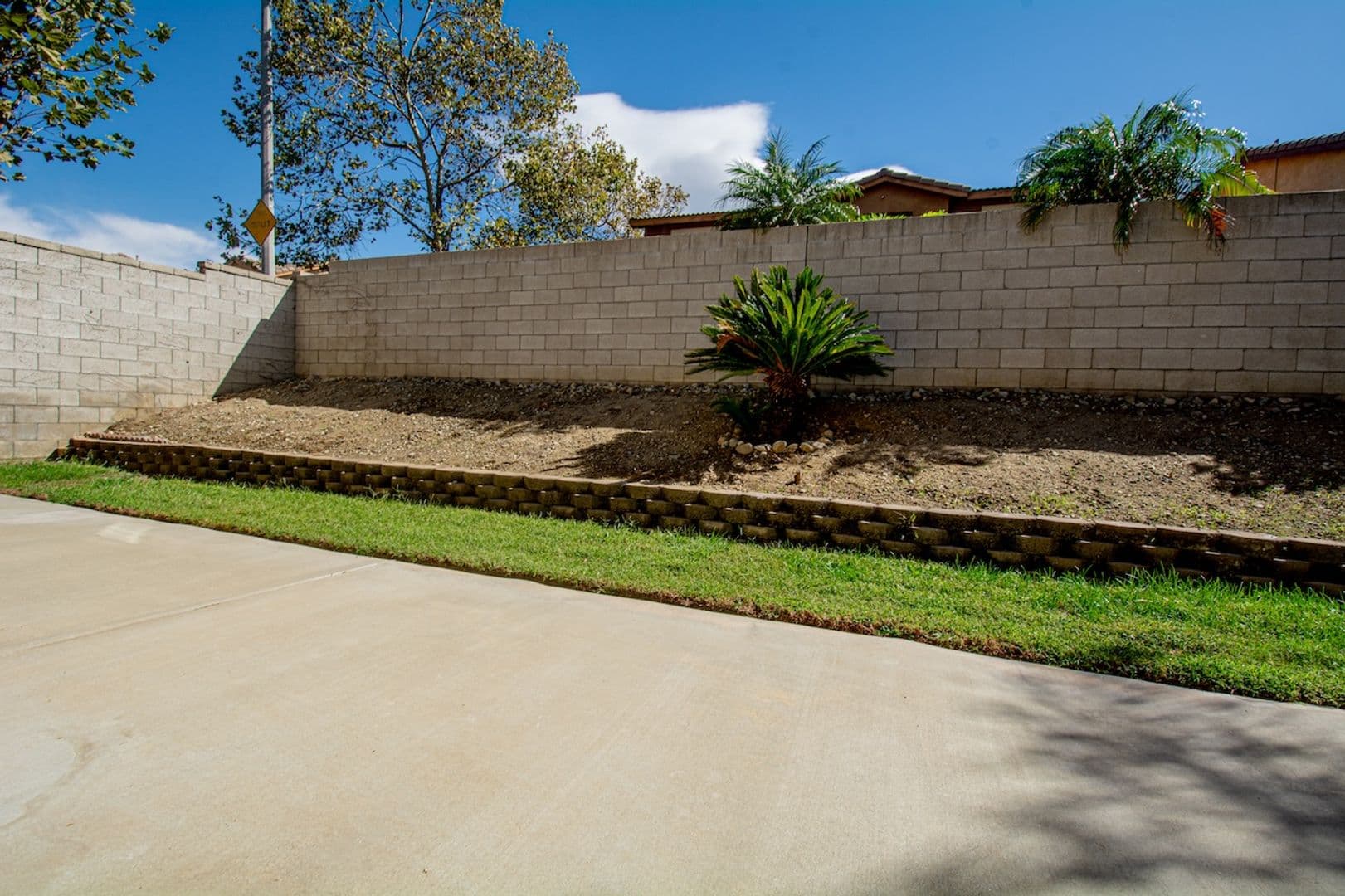 Fontana House: 7237 Oak Tree Place