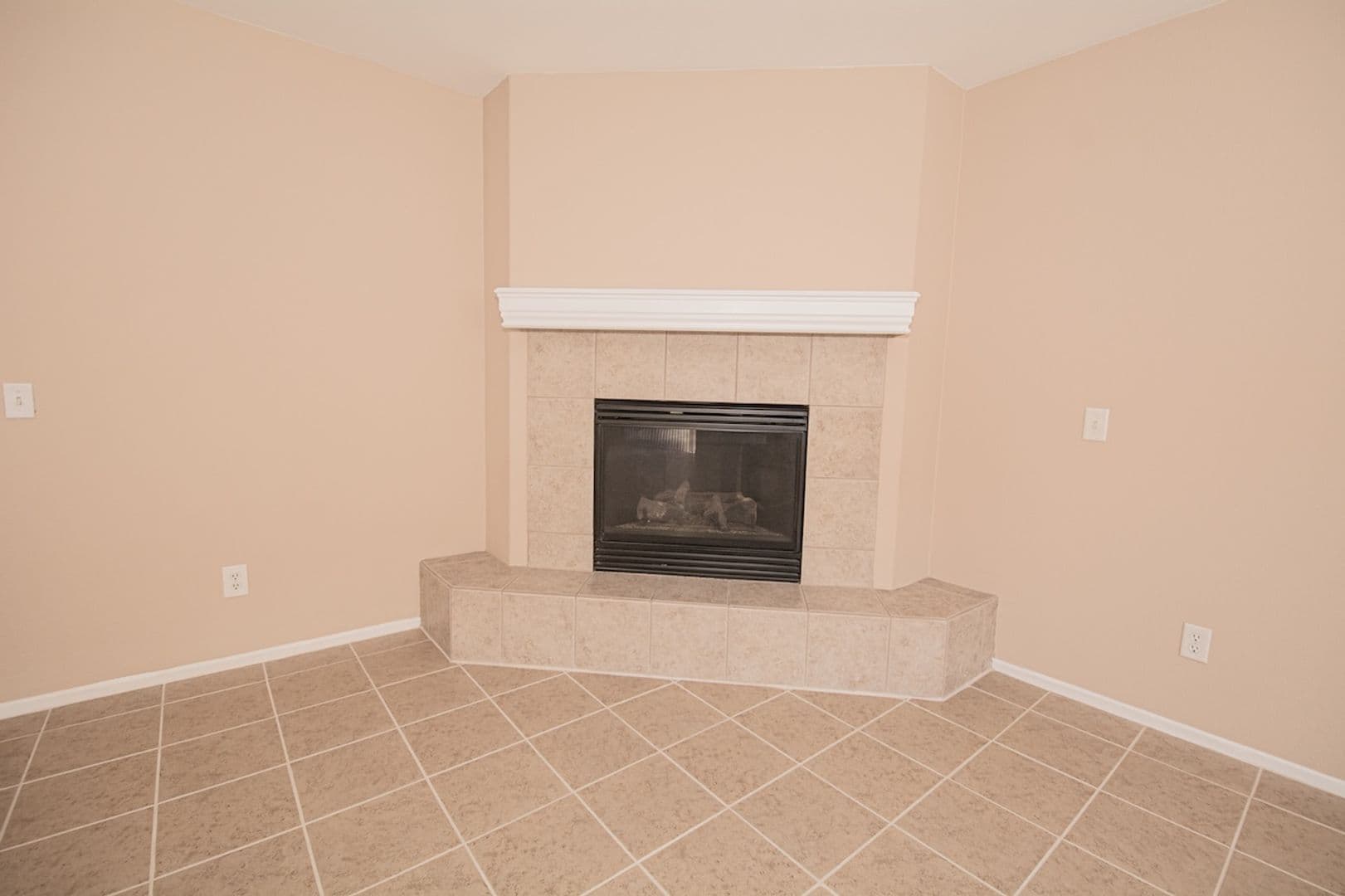 Fontana House: 7237 Oak Tree Place