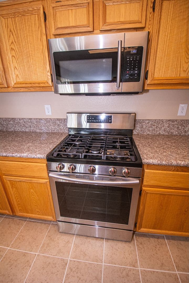 Fontana House: 7237 Oak Tree Place