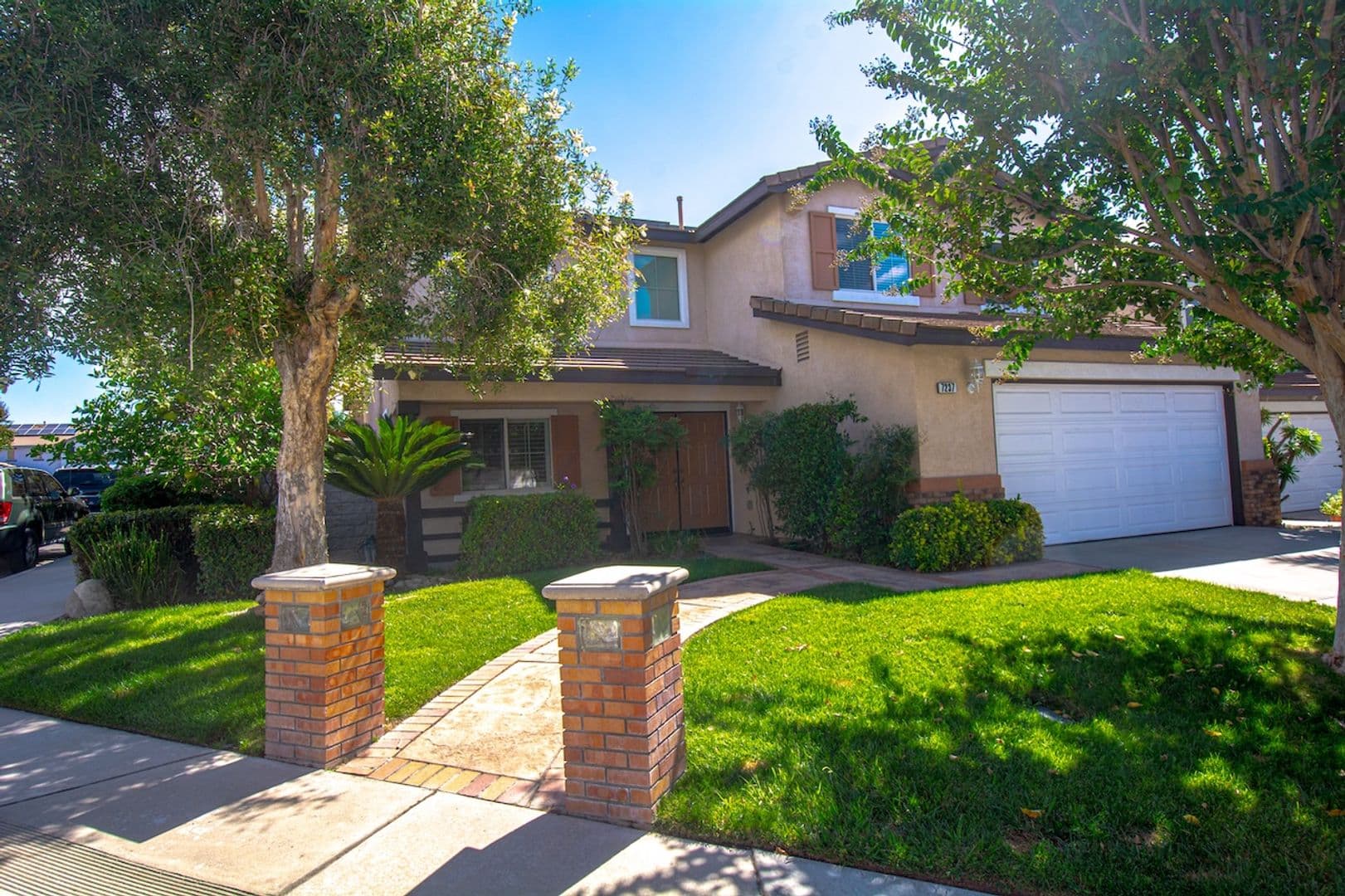Fontana House: 7237 Oak Tree Place