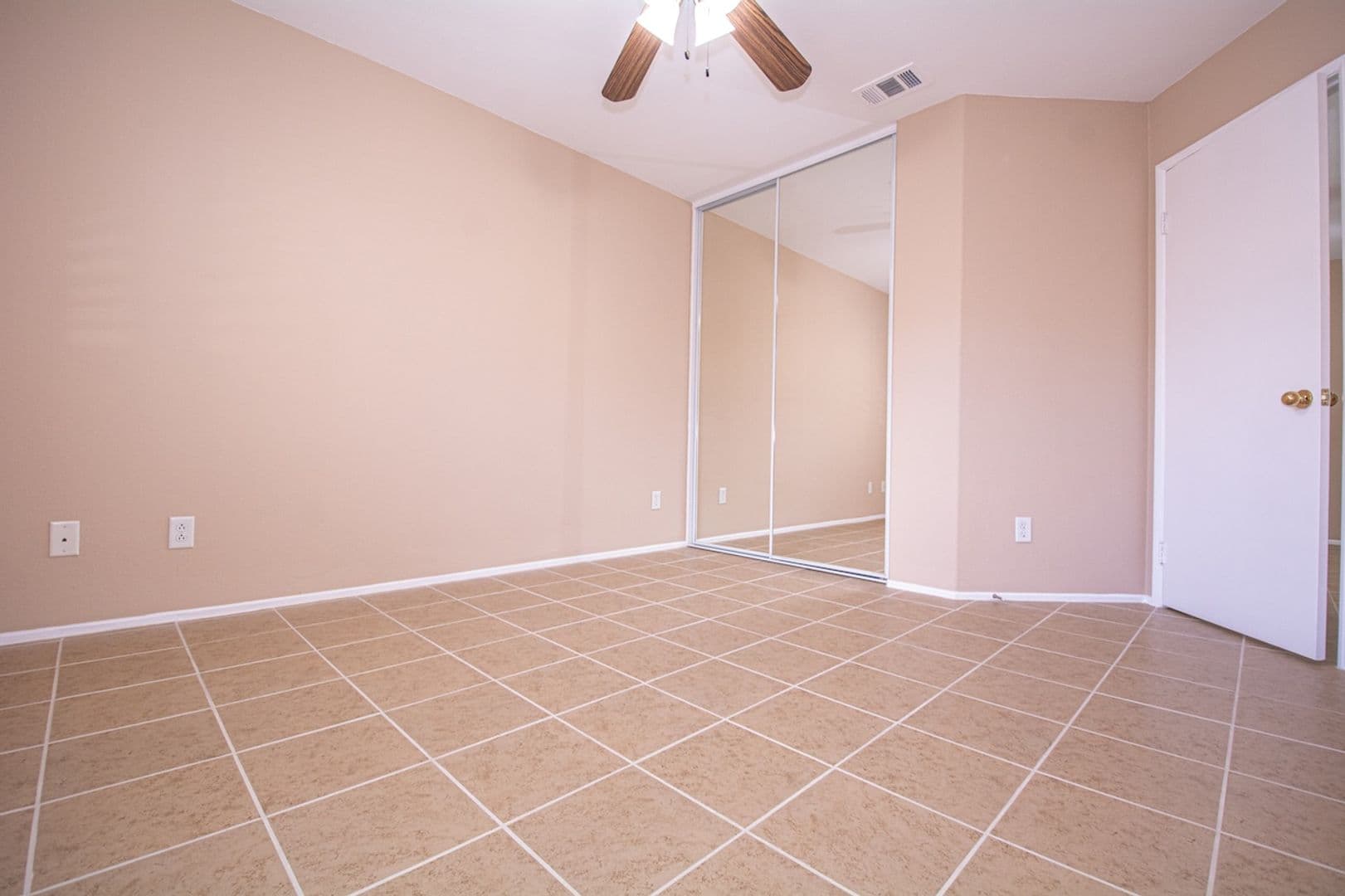 Fontana House: 7237 Oak Tree Place