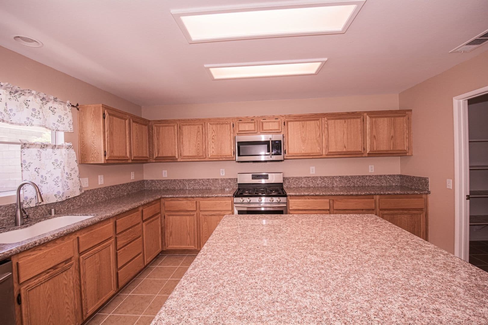 Fontana House: 7237 Oak Tree Place
