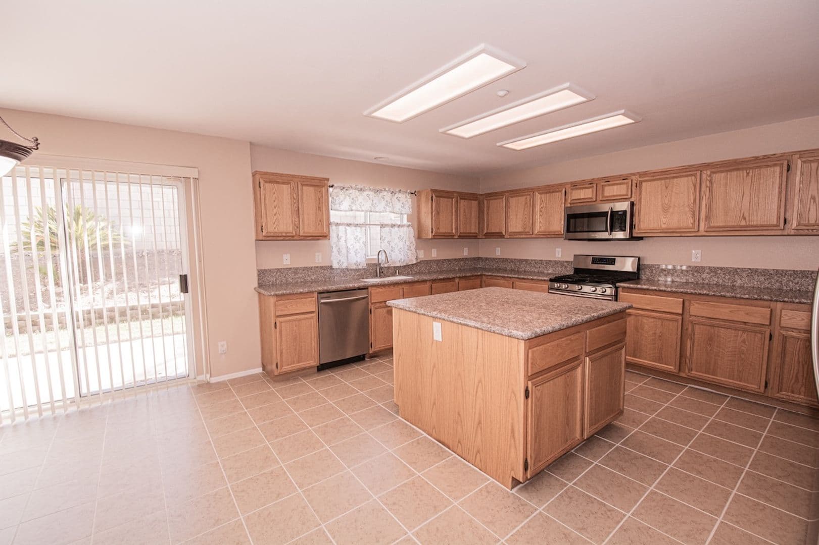 Fontana House: 7237 Oak Tree Place