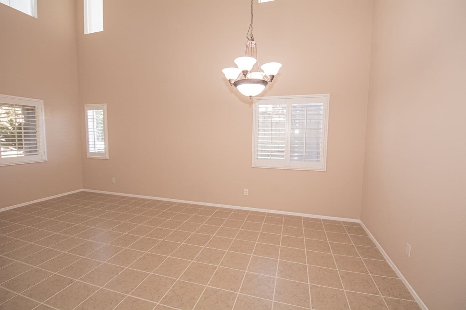 Fontana House: 7237 Oak Tree Place
