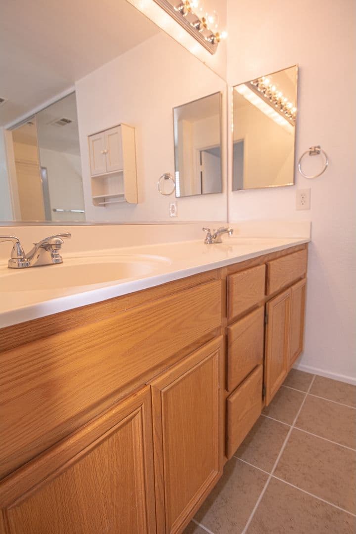 Fontana House: 7237 Oak Tree Place