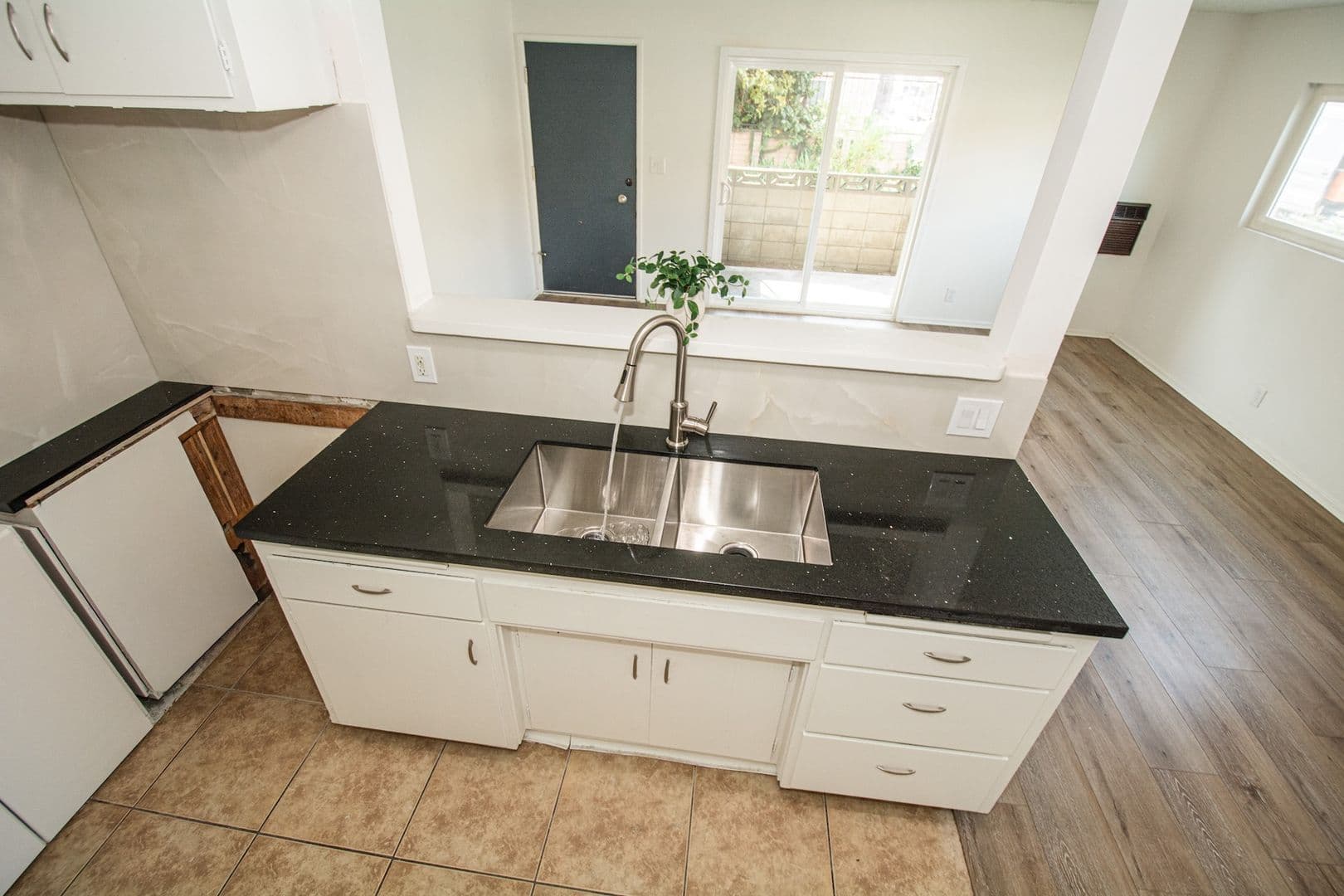 Pomona Condo: 1652 E Kingsley Avenue
