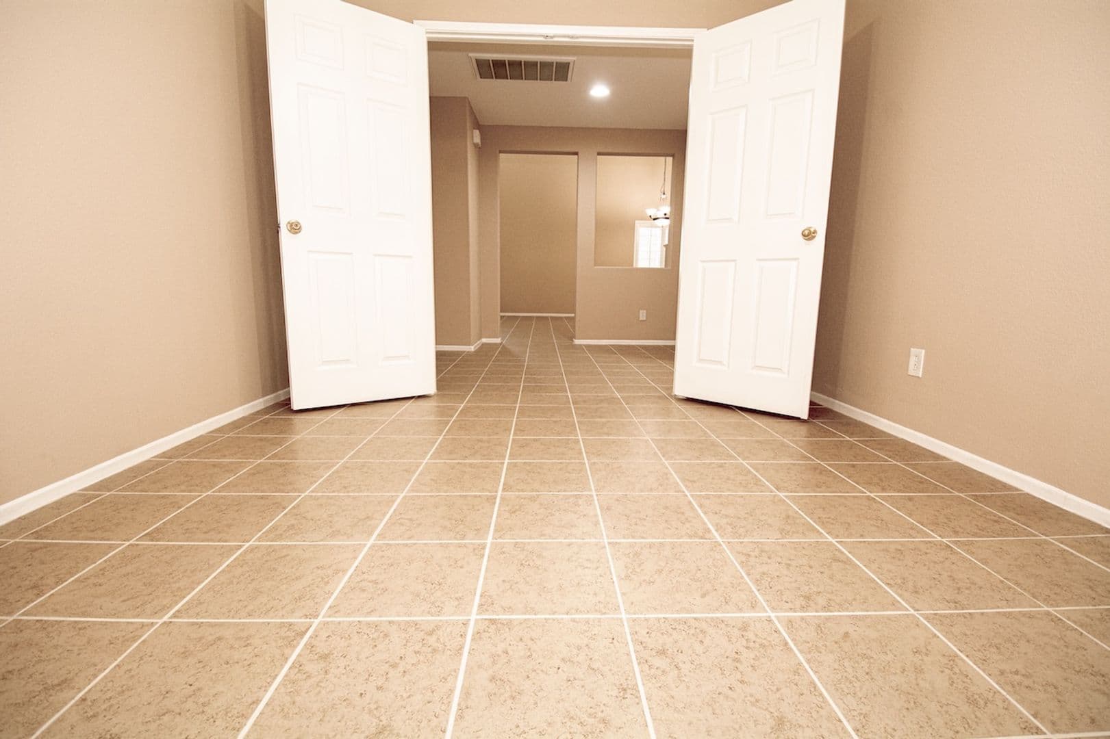 Fontana House: 7237 Oak Tree Place
