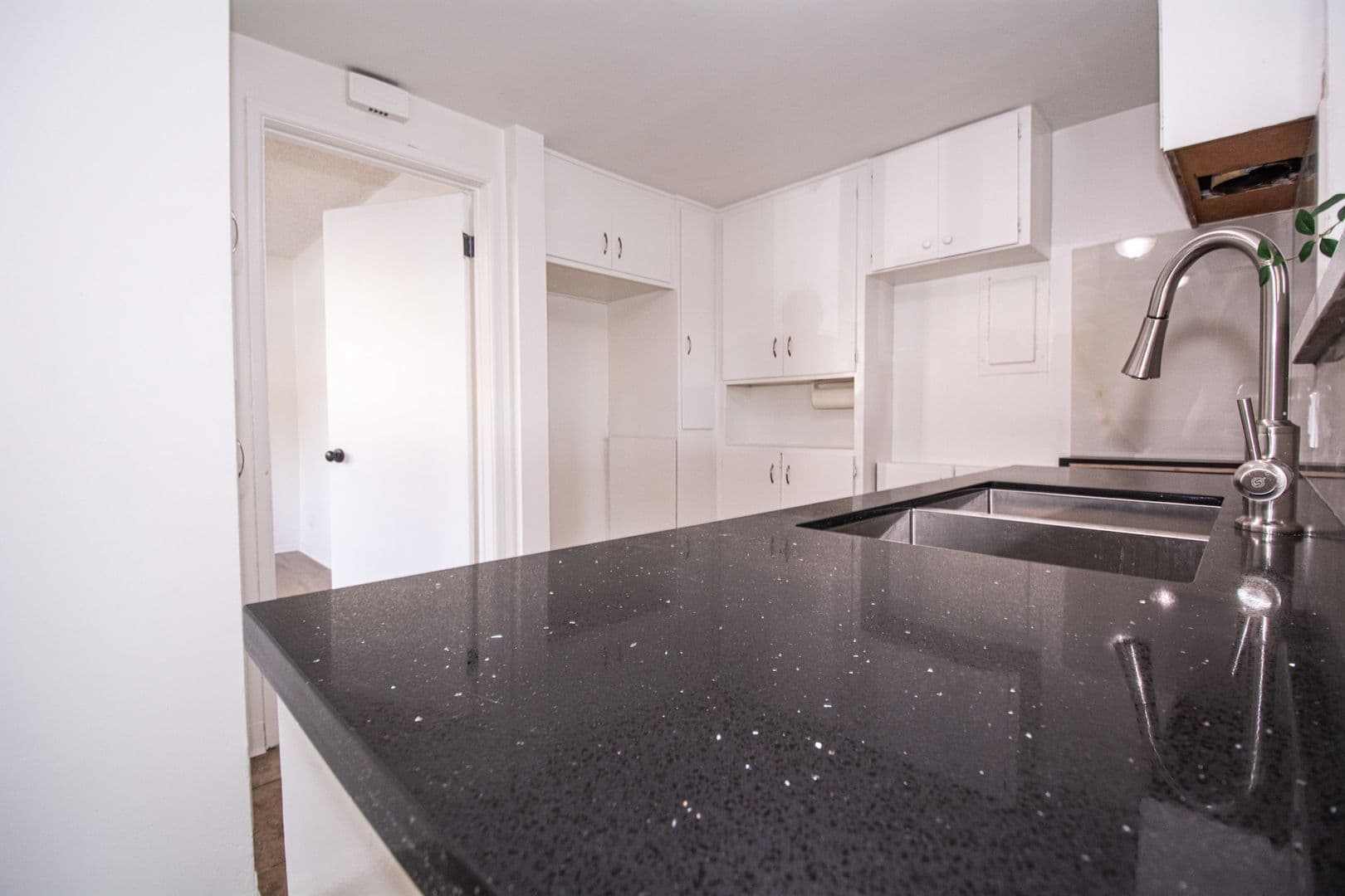 Pomona Condo: 1652 E Kingsley Avenue