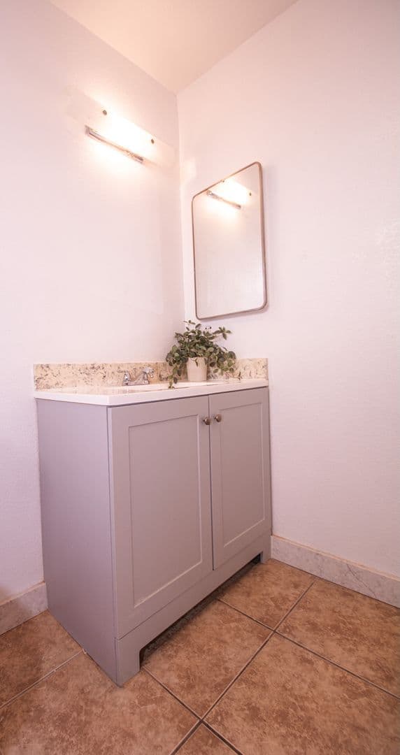 Pomona Condo: 1652 E Kingsley Avenue