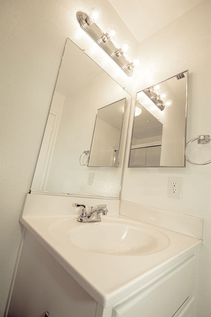 Fontana House: 7237 Oak Tree Place