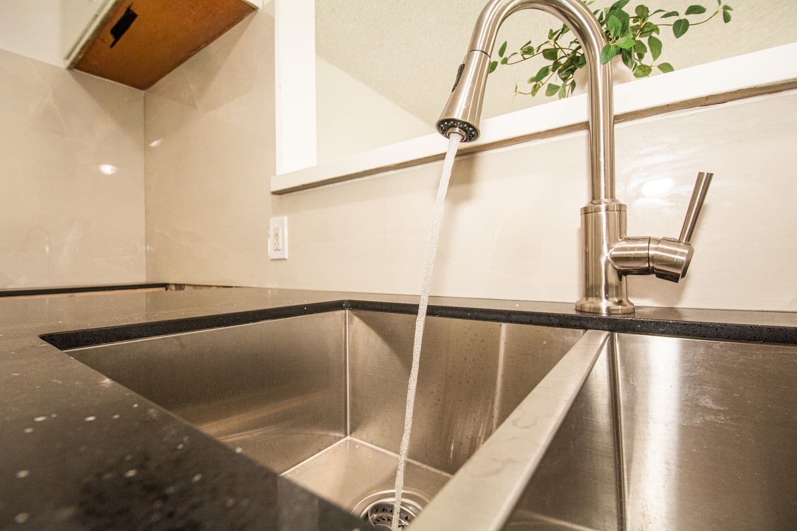Pomona Condo: 1652 E Kingsley Avenue