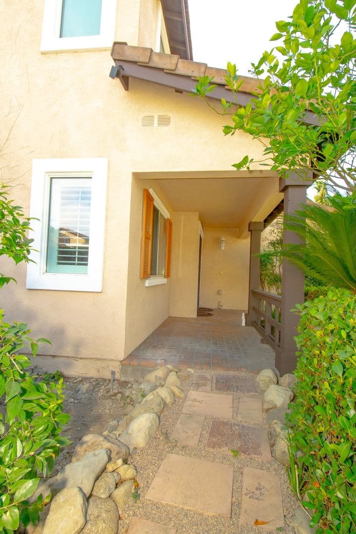 Fontana House: 7237 Oak Tree Place