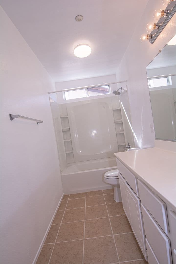 Fontana House: 7237 Oak Tree Place