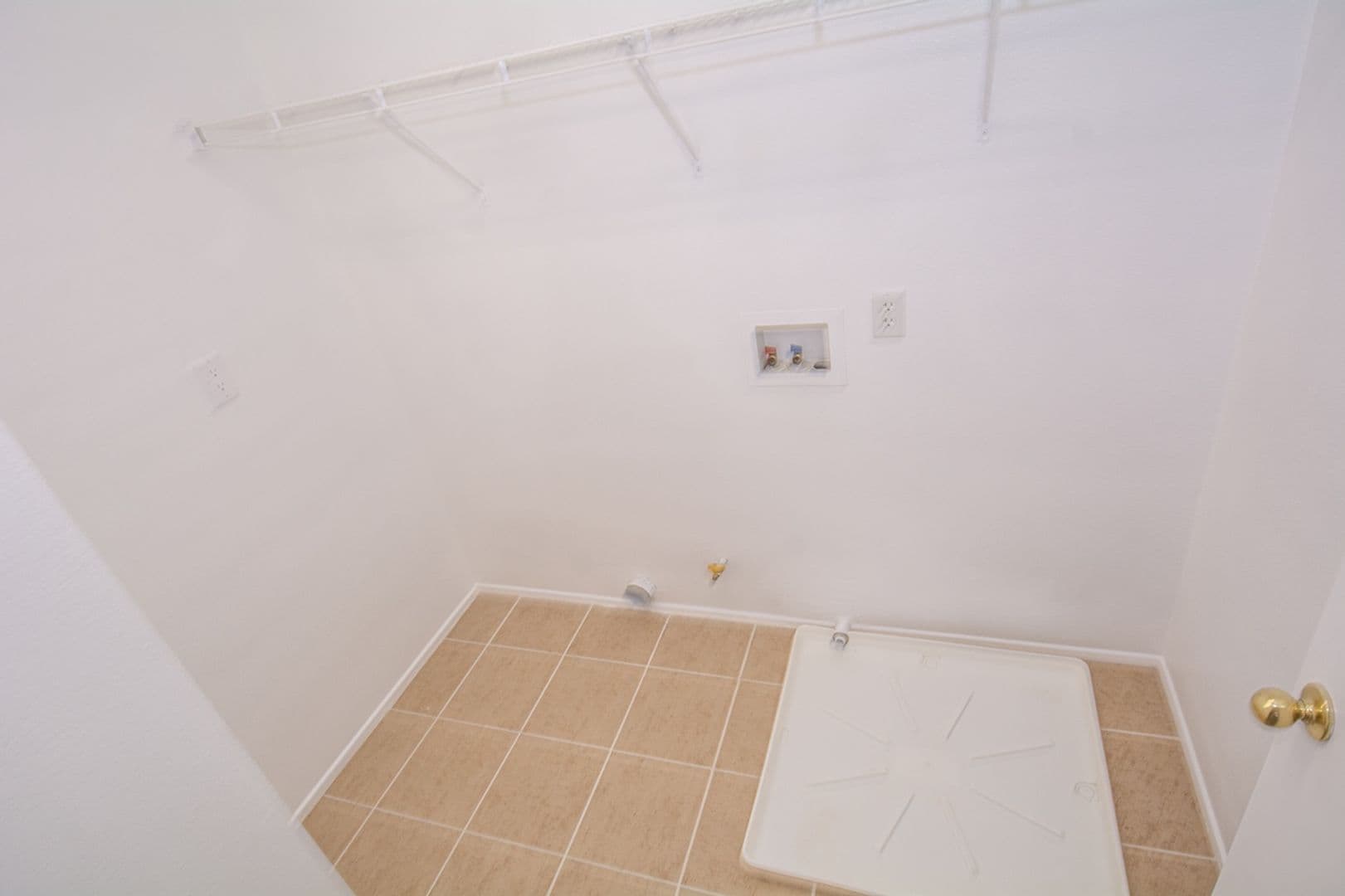 Fontana House: 7237 Oak Tree Place