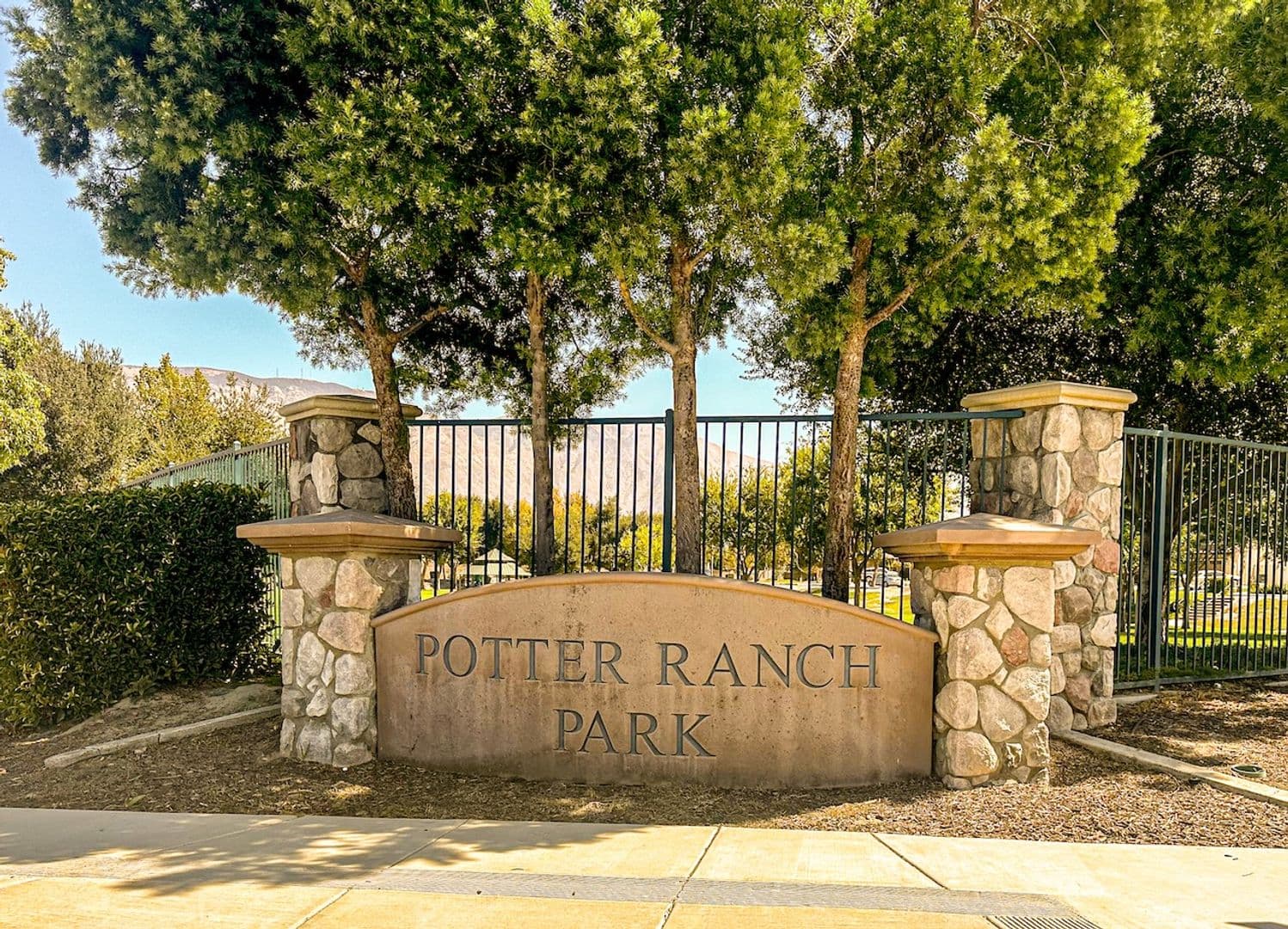 San Jacinto House: 1717 Ranch View Lane