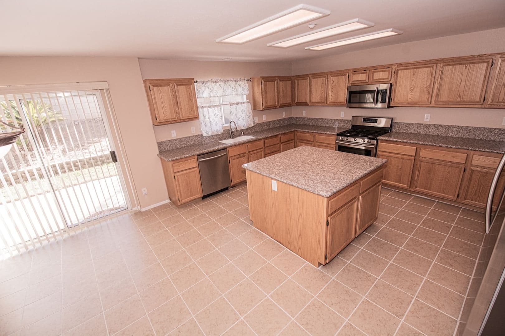 Fontana House: 7237 Oak Tree Place