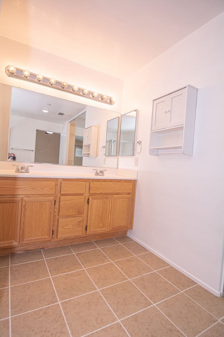 Fontana House: 7237 Oak Tree Place