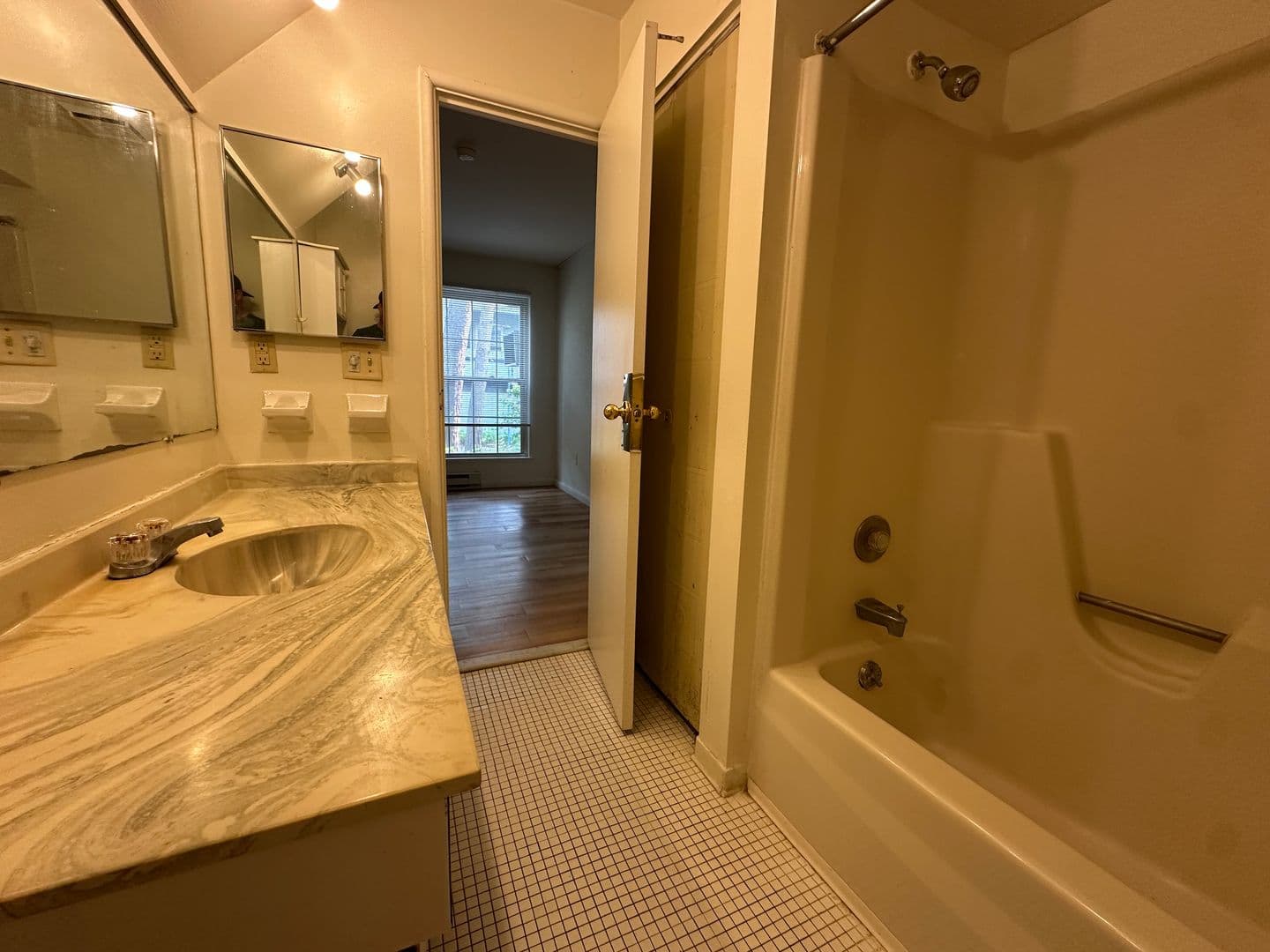 Ithaca Apartment: 87 Uptown Rd