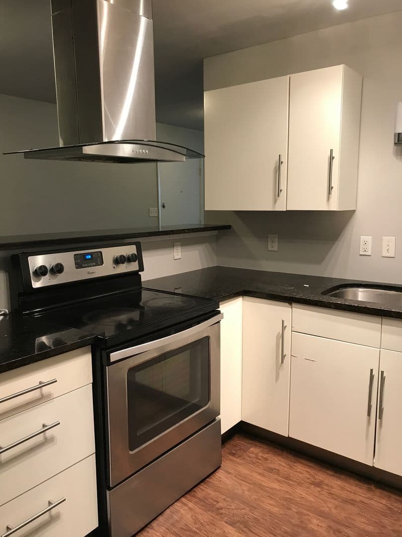 Ithaca Apartment: 702 Hudson St