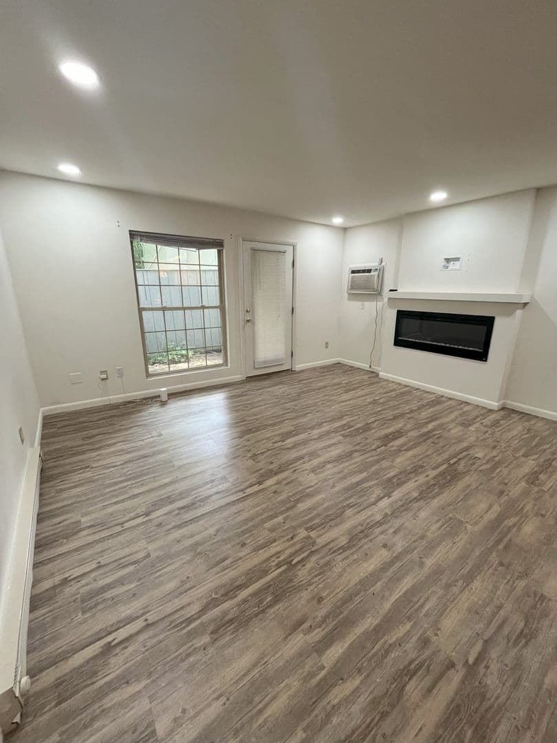 Ithaca Apartment: 87 Uptown Rd