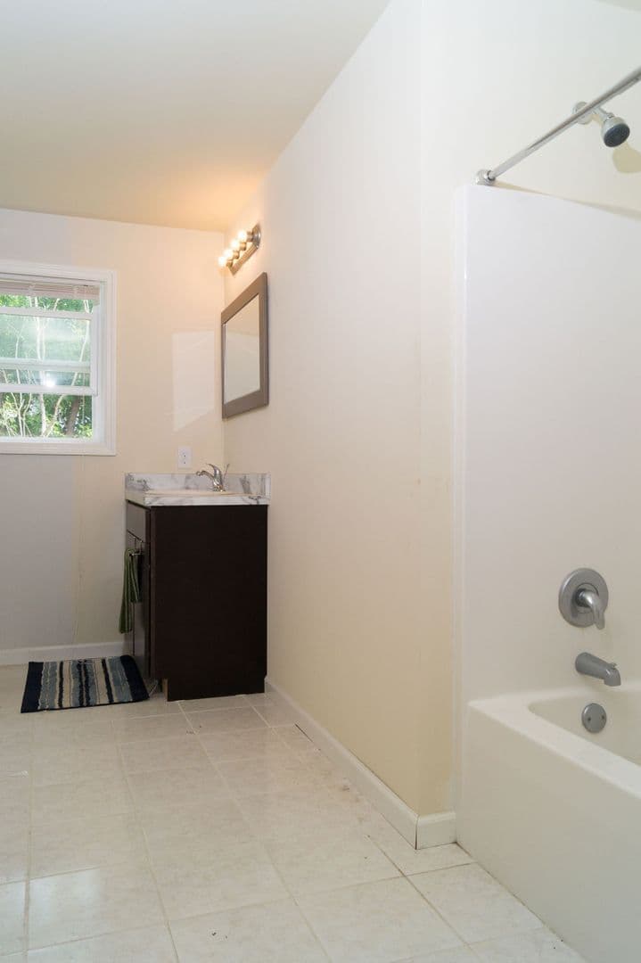 Ithaca Apartment: 648 Hudson St