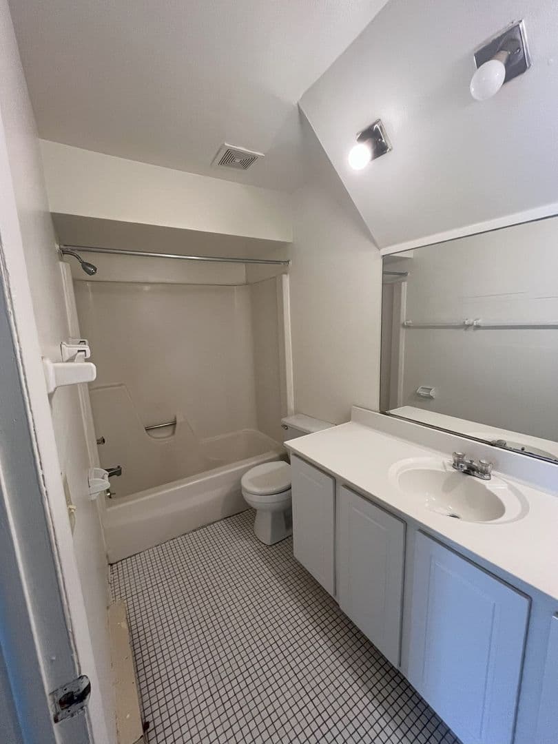 Ithaca Apartment: 87 Uptown Rd