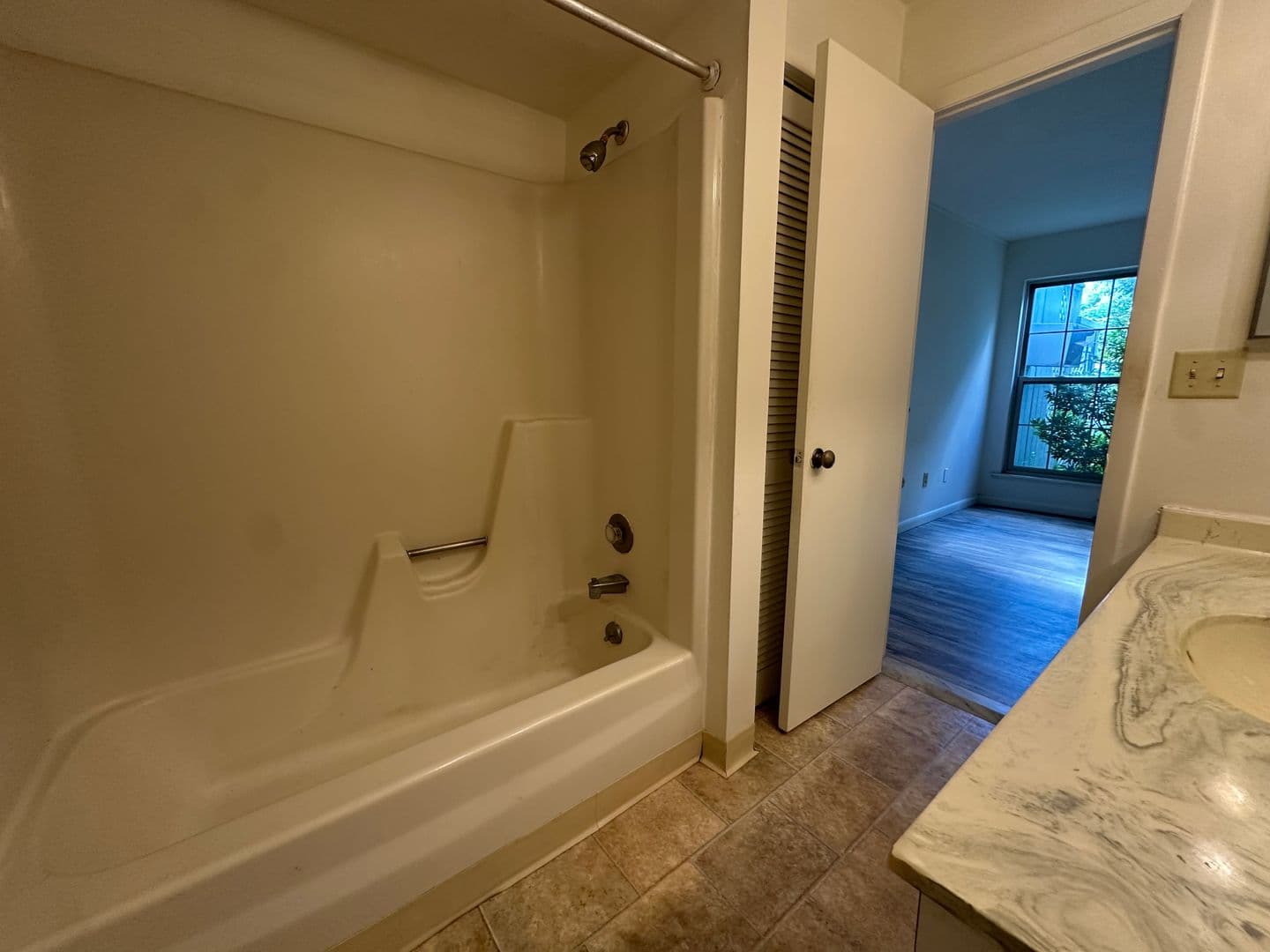 Ithaca Apartment: 87 Uptown Rd